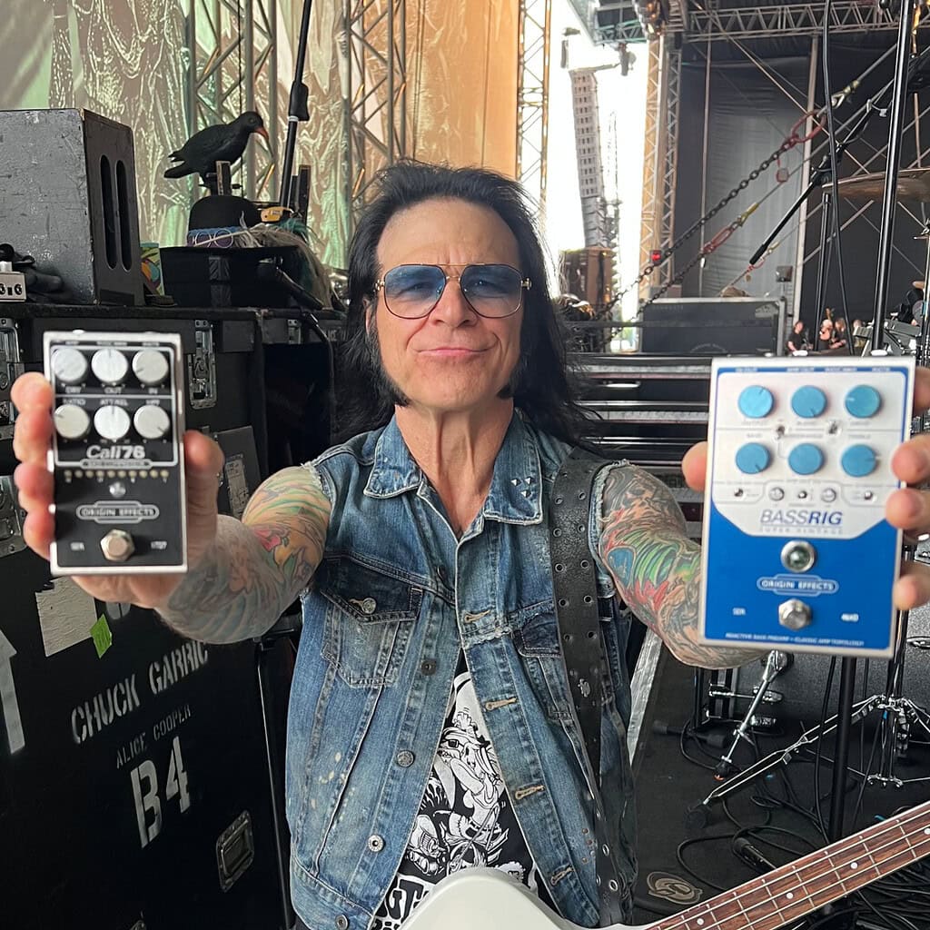 Chuck Garric holding a Cali76 and BASSRIG Super Vintage