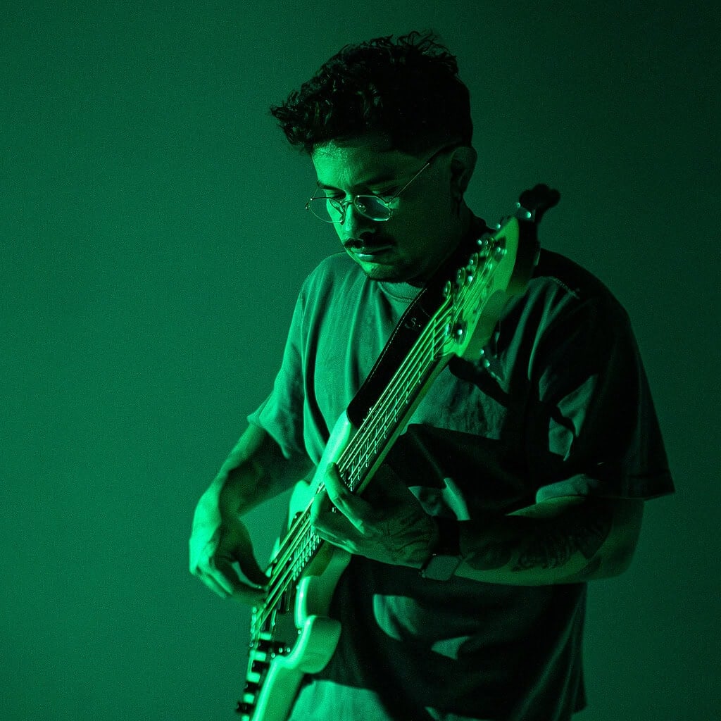 Marco Carranaza playing a 5 string